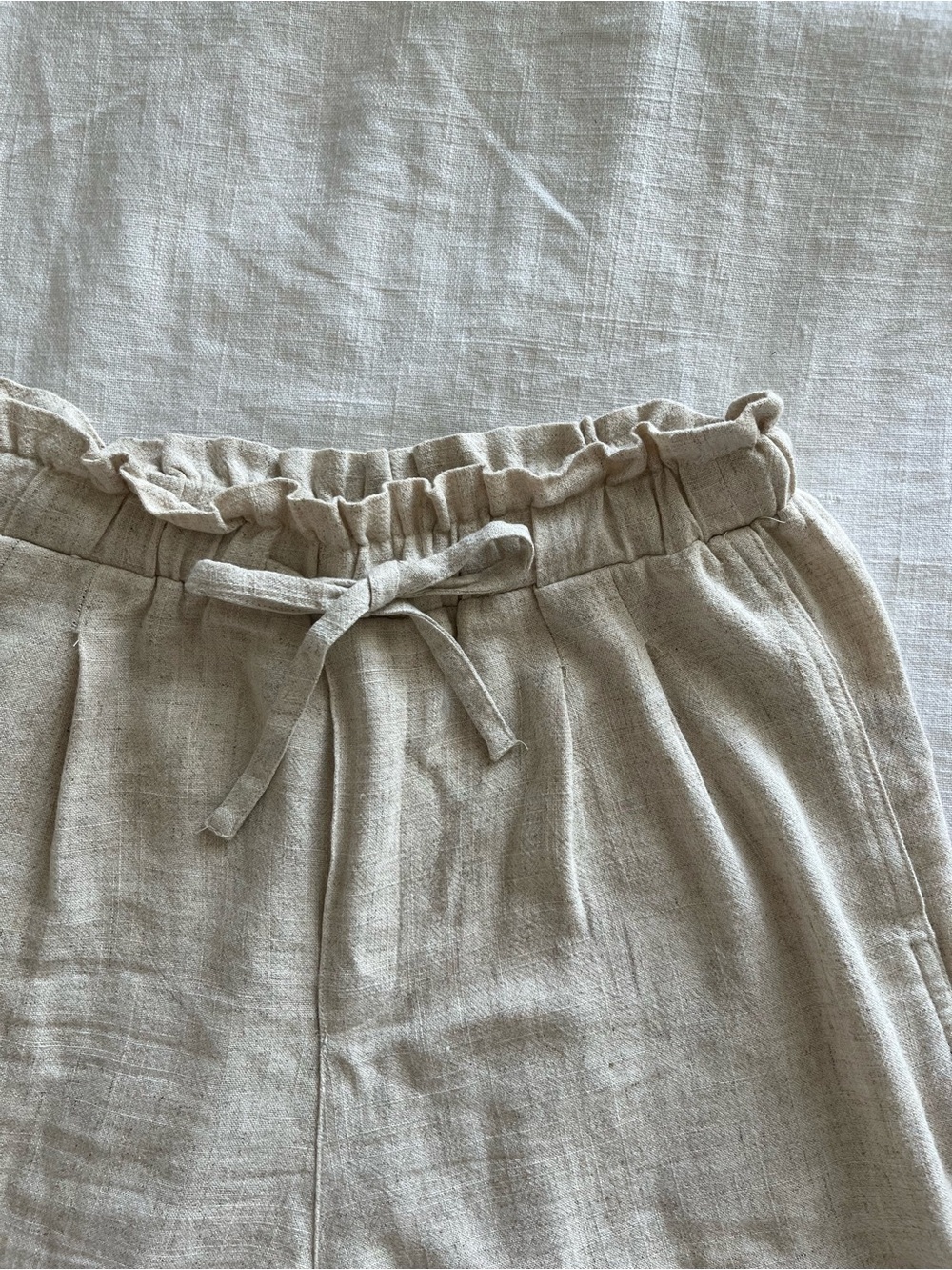 High-Waist Ruffle Paperbag Drawstring Linen Shorts - Picture 2 of 7